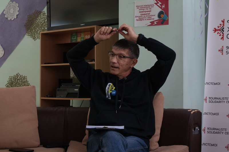 Професія ≠ Я: як журналістам не злитися з професійною роллю й зберегти себе? 26 Професія ≠ Я: як журналістам не злитися з професійною роллю й зберегти себе? 9