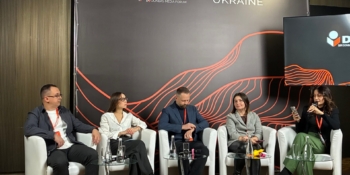 Як говорити про війну й не зламатися: поради журналістам про етику та стійкість