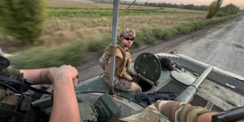 Пресофіцер Олег Петрасюк збив FPV-дрон, який полював на нідерландську журналістку 20 Пресофіцер Олег Петрасюк збив FPV-дрон, який полював на нідерландську журналістку