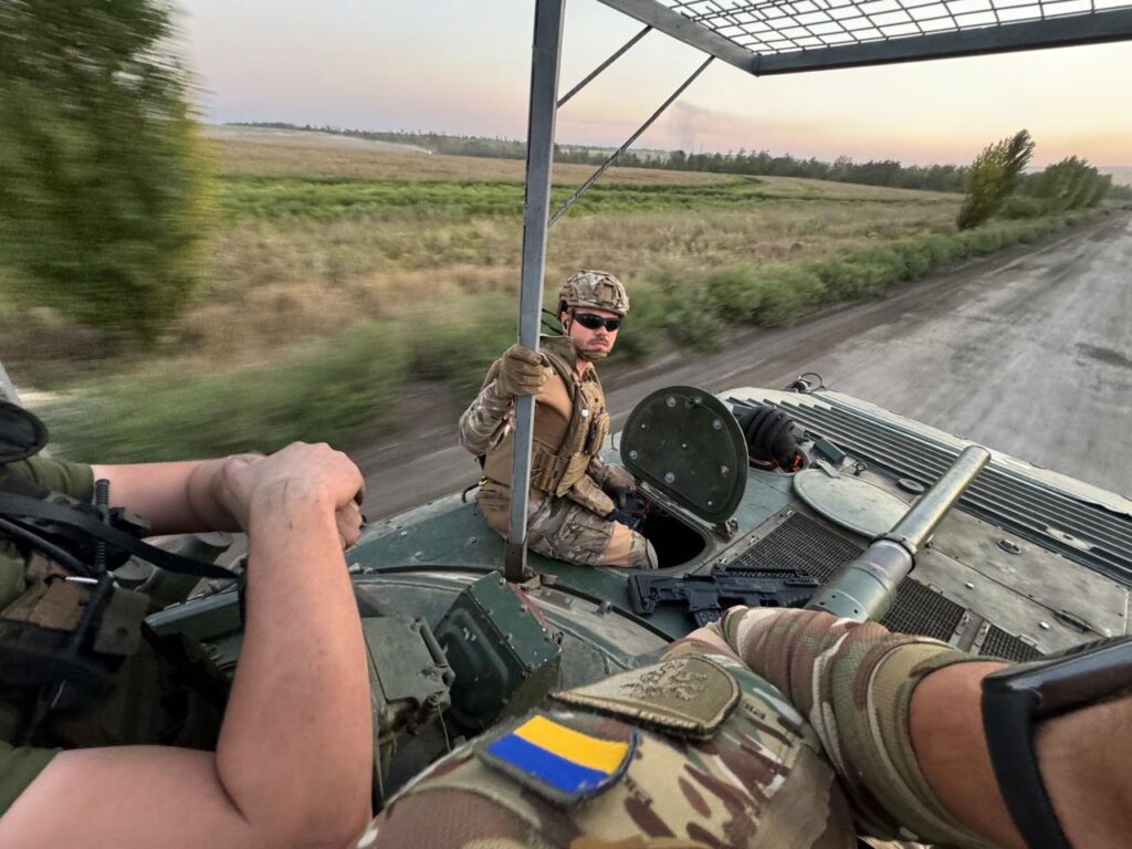 Пресофіцер Олег Петрасюк збив FPV-дрон, який полював на нідерландську журналістку 17 Пресофіцер Олег Петрасюк збив FPV-дрон, який полював на нідерландську журналістку