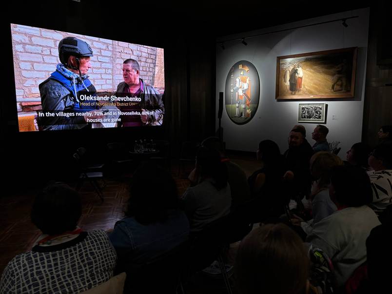 Третій день Donbas Media Forum 2025: Персоналізація контенту, комунікація з ТОТ та судова журналістика 19 Третій день Donbas Media Forum 2025: Персоналізація контенту, комунікація з ТОТ та судова журналістика 2