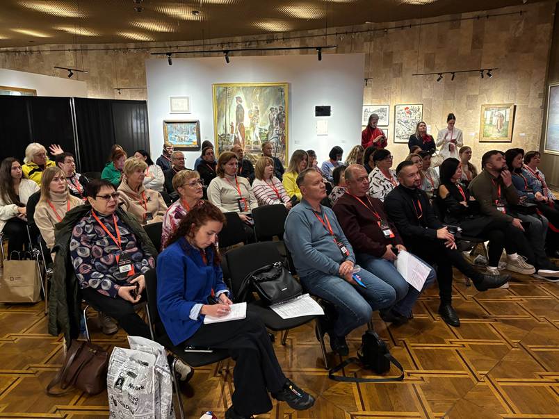 Третій день Donbas Media Forum 2025: Персоналізація контенту, комунікація з ТОТ та судова журналістика 21 Третій день Donbas Media Forum 2025: Персоналізація контенту, комунікація з ТОТ та судова журналістика 4