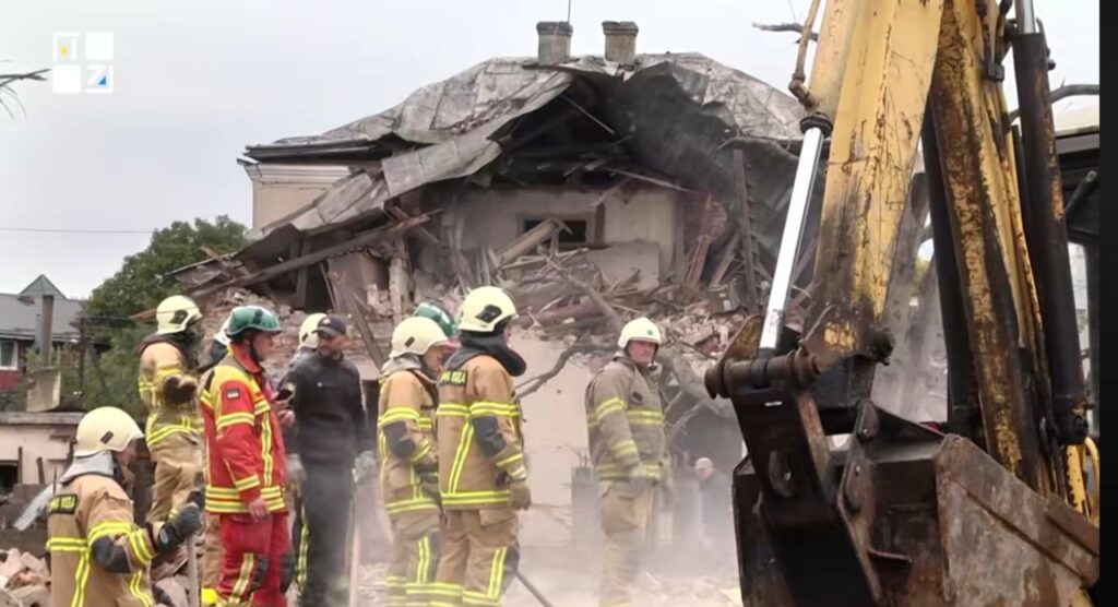 Працювали так, щоб не заважали рятувальникам: медійники висвітлювали наймасштабнішу атаку рф на Львівщину