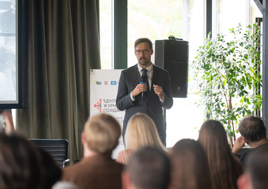 «Звільнити слово»: у Києві презентували стрічку про українських полонених журналістів 20 «Звільнити слово»: у Києві презентували стрічку про українських полонених журналістів 3