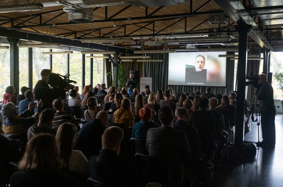 «Звільнити слово»: у Києві презентували стрічку про українських полонених журналістів 24 «Звільнити слово»: у Києві презентували стрічку про українських полонених журналістів 7