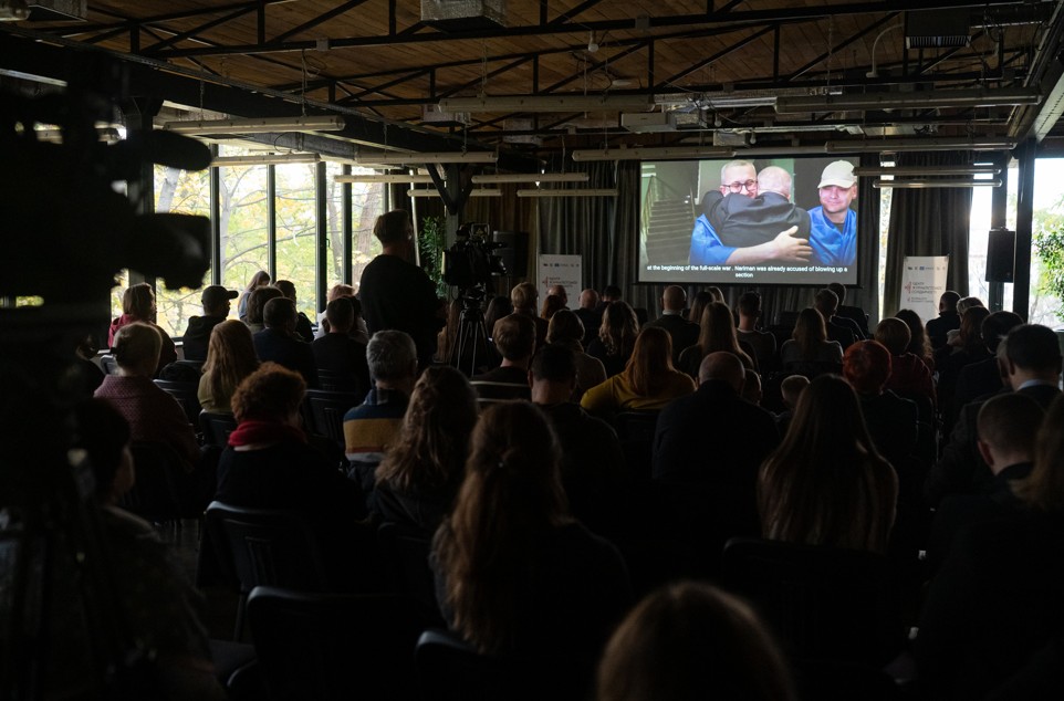 «Звільнити слово»: у Києві презентували стрічку про українських полонених журналістів 25 «Звільнити слово»: у Києві презентували стрічку про українських полонених журналістів 8