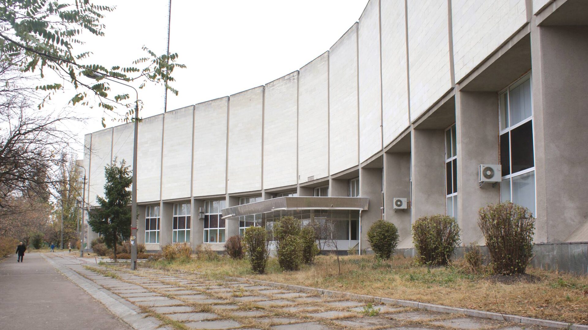 Через російський обстріл повилітали вікна в приміщеннях «Укртелефільму» 17 Через російський обстріл повилітали вікна в приміщеннях «Укртелефільму»