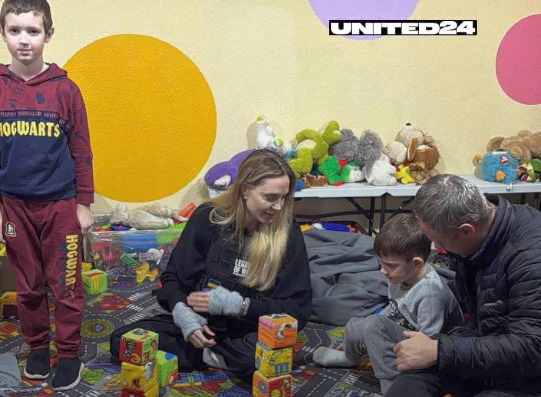 Хесонська журналістка Євгенія Вірлич про візит Джолі: «Це важливо для поширення правди про нас» 17 Хесонська журналістка Євгенія Вірлич про візит Джолі: «Це важливо для поширення правди про нас»