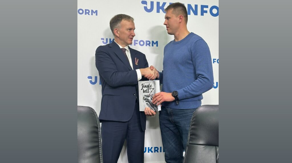 «Не відвертайтеся, не мовчіть…» У Києві презентували книгу колишнього військовополоненого Олексія Анулі 3