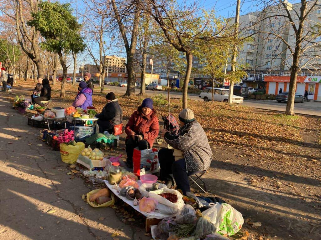 «Ще донедавна відносно безпечні урбанізовані громади змушені переймати досвід міст, що пережили не один блекаут», – журналіст Роман Кривко 21 «Ще донедавна відносно безпечні урбанізовані громади змушені переймати досвід міст, що пережили не один блекаут», – журналіст Роман Кривко 4