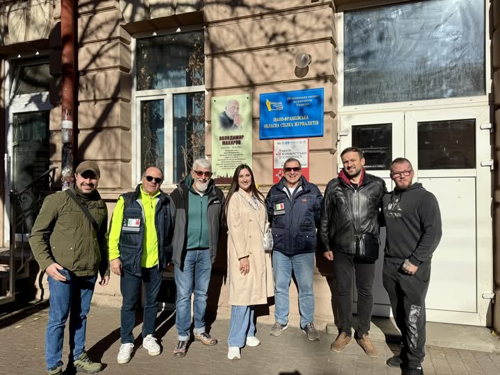  Італійські волонтери привезли до Івано-Франківська допомогу, яку передадуть журналістам з Чернігова 4