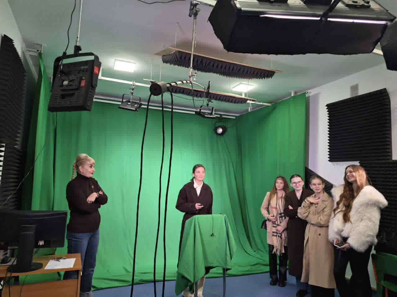 Навчальний рік у Школі журналістики стартував з заняття в Івано-Франківській телестудії 17 Навчальний рік у Школі журналістики стартував з заняття в Івано-Франківській телестудії