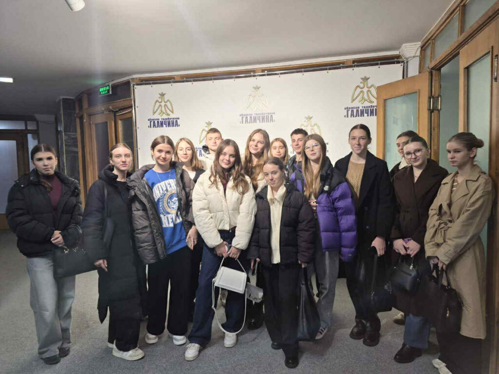 Навчальний рік у Школі журналістики стартував з заняття в Івано-Франківській телестудії 18 Навчальний рік у Школі журналістики стартував з заняття в Івано-Франківській телестудії 1