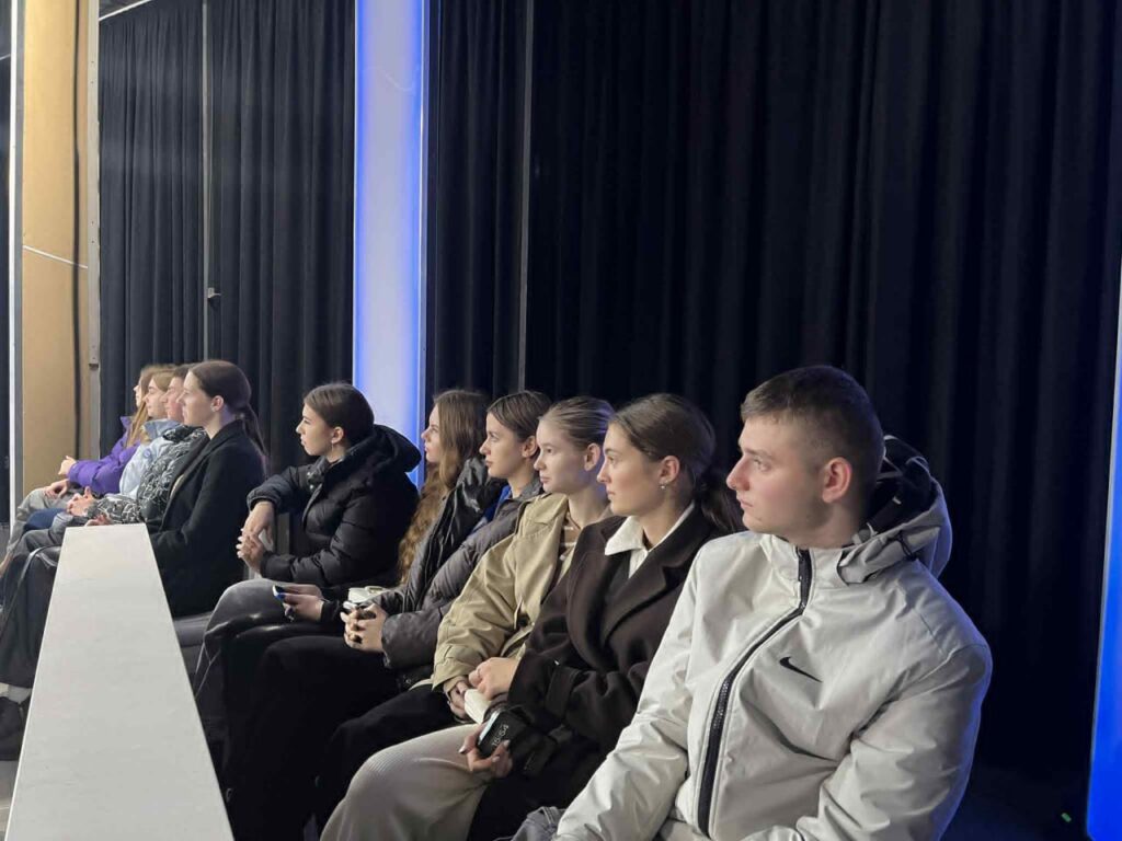 Навчальний рік у Школі журналістики стартував з заняття в Івано-Франківській телестудії 21 Навчальний рік у Школі журналістики стартував з заняття в Івано-Франківській телестудії 4