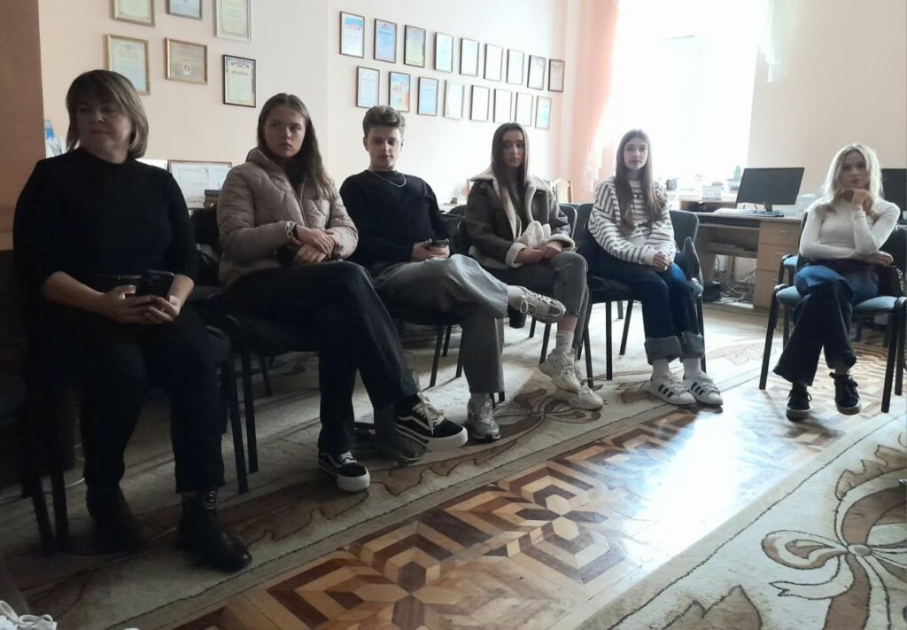 Кілька днів без відпочинку прирівнюються до алкогольного сп’яніння: в Івано-Франківську медійникам розповіли про сон 4