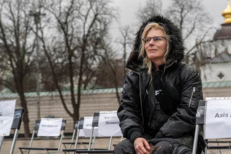 «Життя нічого не варте без свободи»: у Києві відбулася акція «Порожні стільці» 18 «Життя нічого не варте без свободи»: у Києві відбулася акція «Порожні стільці» 1