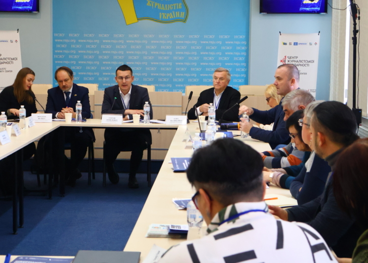 Джерело достовірної інформації та звʼязок зі світом: чому локальні медіа прифронтових громад критично важливі під час війни