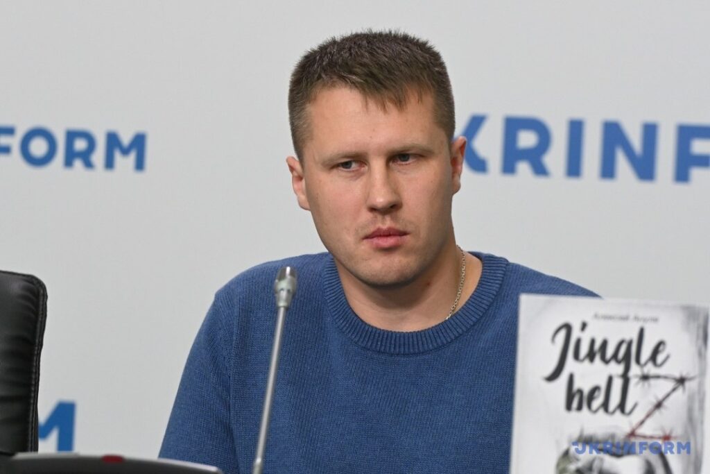«Не відвертайтеся, не мовчіть…» У Києві презентували книгу колишнього військовополоненого Олексія Анулі