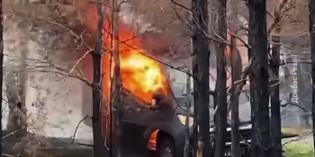 Російський дрон уразив евакуаційний автомобіль, у якому перебував кореспондент проєкту Радіо Свобода «Донбас Реалії»