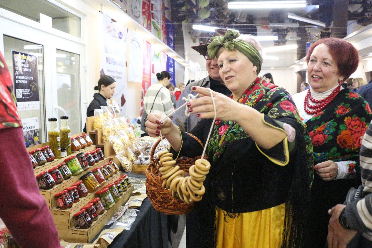 «РОК ЯРМАР’ОК» – благодійна акція молодих журналістів Запоріжжя 17 «РОК ЯРМАР’ОК» – благодійна акція молодих журналістів Запоріжжя