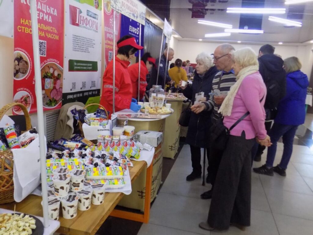 «РОК ЯРМАР’ОК» – благодійна акція молодих журналістів Запоріжжя 18 «РОК ЯРМАР’ОК» – благодійна акція молодих журналістів Запоріжжя 1