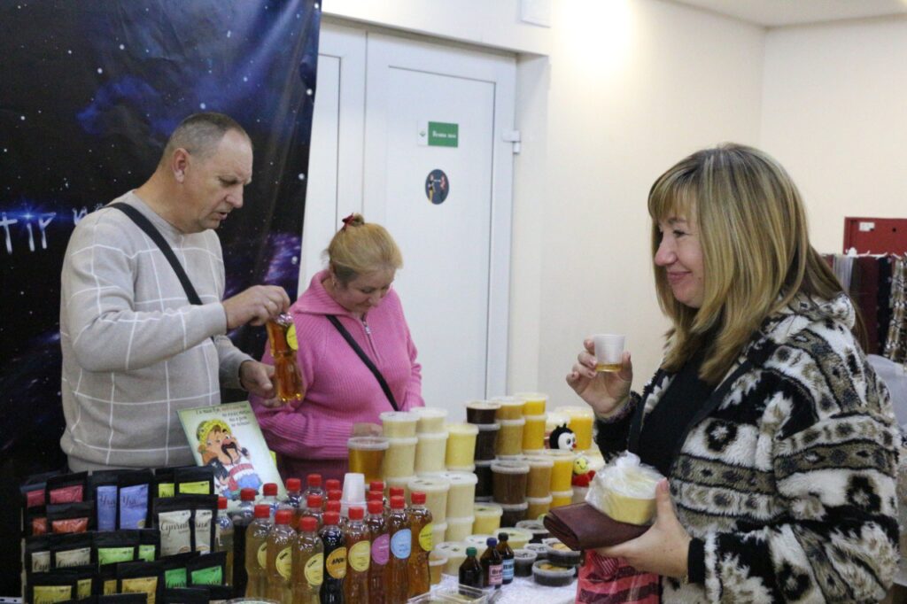 «РОК ЯРМАР’ОК» – благодійна акція молодих журналістів Запоріжжя 22 «РОК ЯРМАР’ОК» – благодійна акція молодих журналістів Запоріжжя 5