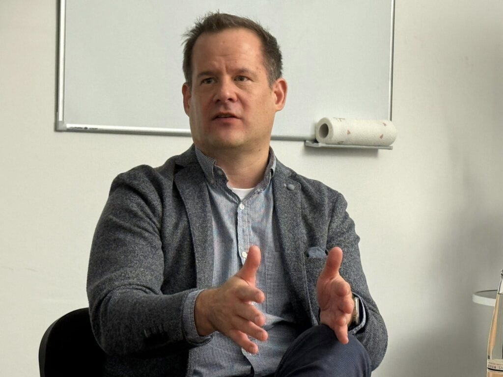 Прапор вдячності: НСЖУ передала символ партнерства німецьким колегам у Берліні 19 Прапор вдячності: НСЖУ передала символ партнерства німецьким колегам у Берліні 2