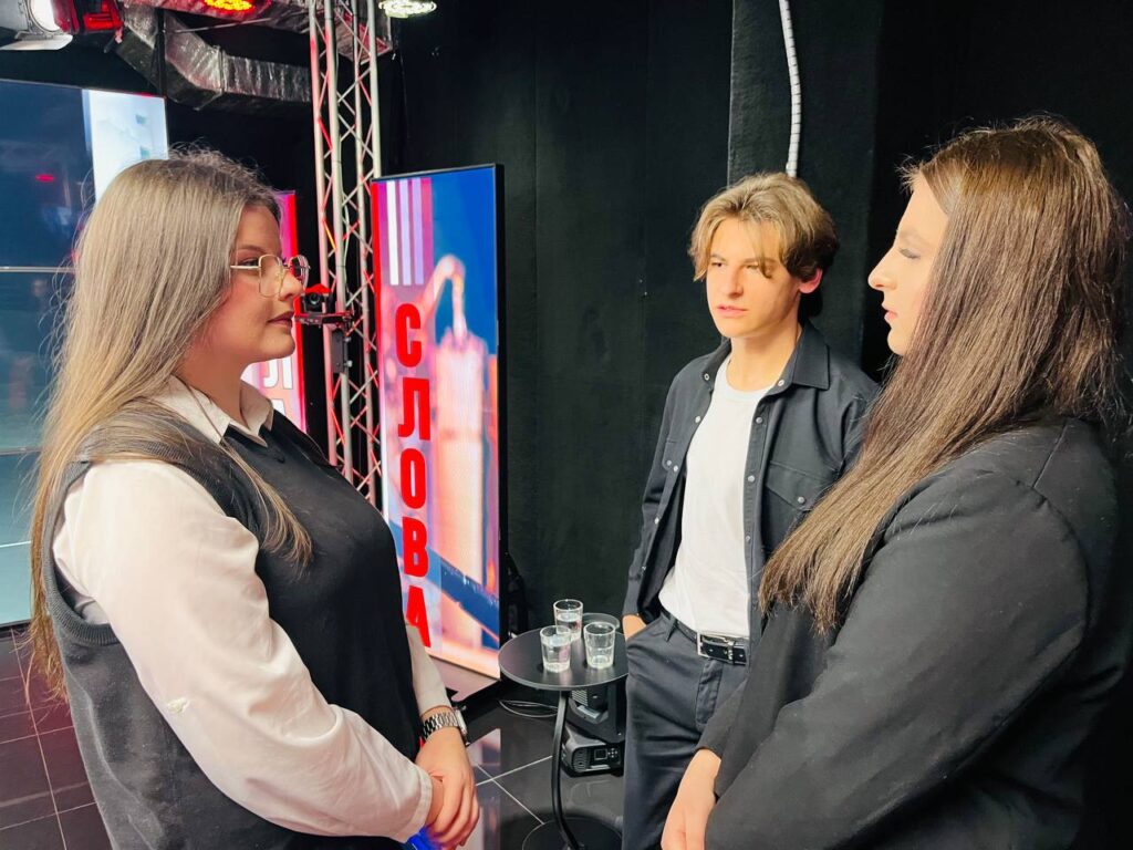 Роль медіа в часи випробувань: Івано-Франківський ЦЖС організував теледискусію за участю журналістів та майбутніх медійників 13