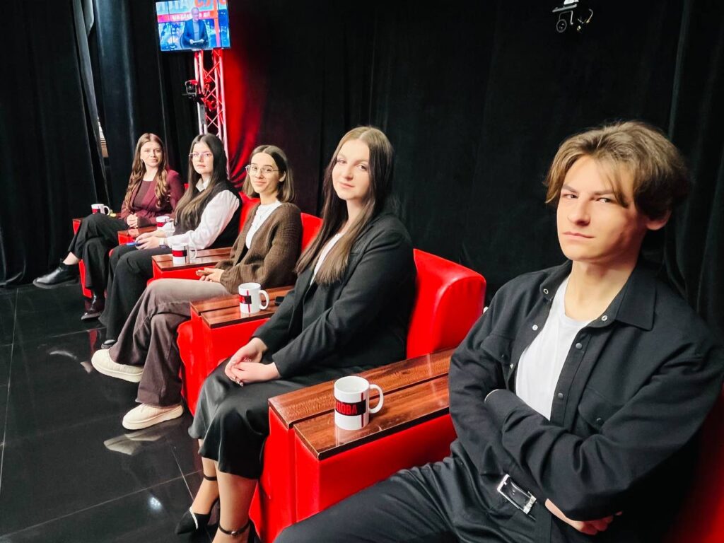 Роль медіа в часи випробувань: Івано-Франківський ЦЖС організував теледискусію за участю журналістів та майбутніх медійників 6