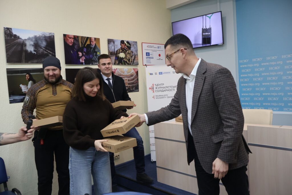 Детектори дронів замість написів «Преса»: як змінюється безпека воєнкорів в Україні 3