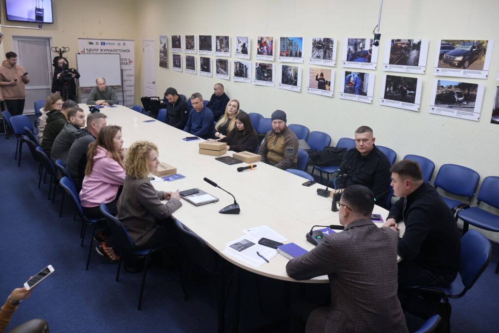 Детектори дронів замість написів «Преса»: як змінюється безпека воєнкорів в Україні 13