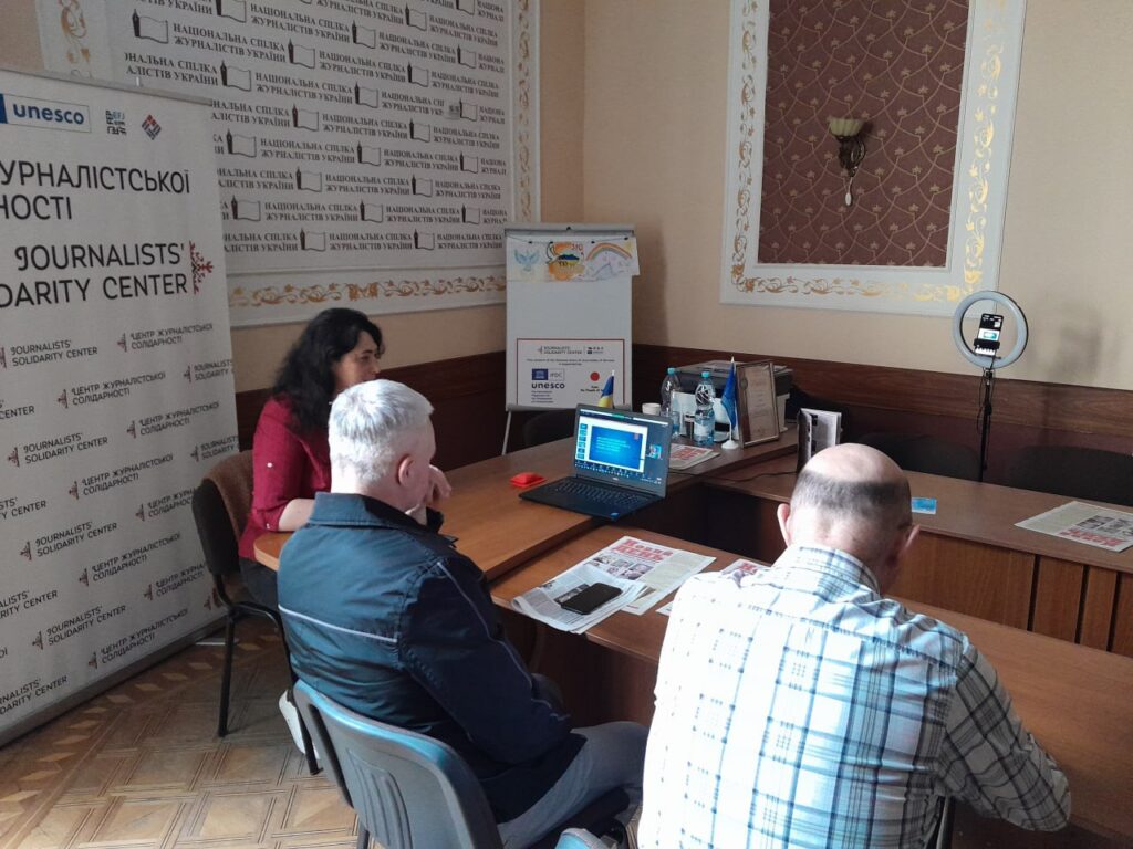 Опора під час відключень світла: як львівські журналісти працюють у ЦЖС