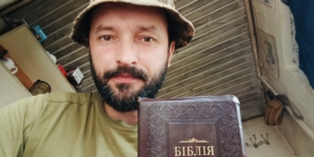 «Писати – це дихати, дихати – це жити, жити – це любити», – Олександр Букатюк, журналіст, поет, а нині військовий з позивним «Місіонер»