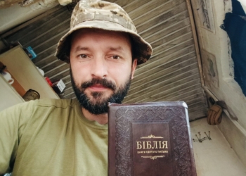 «Писати – це дихати, дихати – це жити, жити – це любити», – Олександр Букатюк, журналіст, поет, а нині військовий з позивним «Місіонер» 8 «Писати – це дихати, дихати – це жити, жити – це любити», – Олександр Букатюк, журналіст, поет, а нині військовий з позивним «Місіонер»
