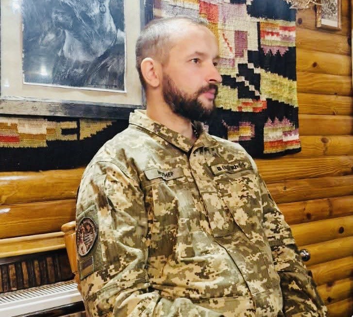 «Писати – це дихати, дихати – це жити, жити – це любити», – Олександр Букатюк, журналіст, поет, а нині військовий з позивним «Місіонер» 8