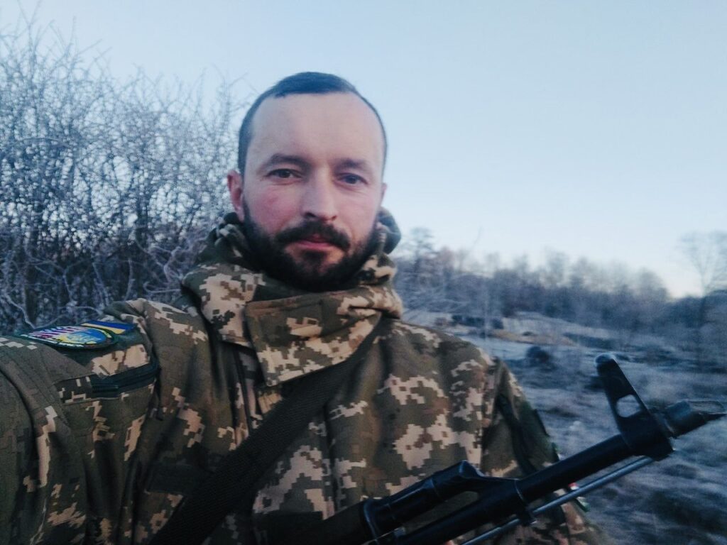 «Писати – це дихати, дихати – це жити, жити – це любити», – Олександр Букатюк, журналіст, поет, а нині військовий з позивним «Місіонер» 5