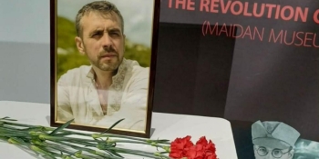 “Це не самоучка, це самородок”: у столиці згадували журналіста і воїна Руслана Ганущака