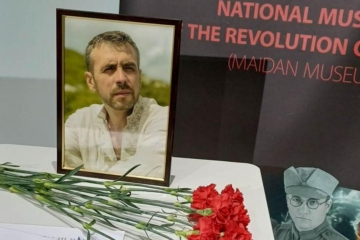 “Це не самоучка, це самородок”: у столиці згадували журналіста і воїна Руслана Ганущака