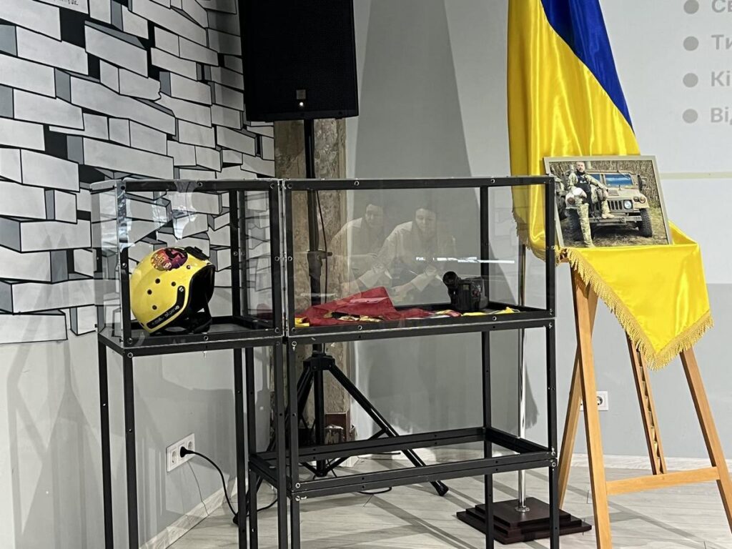 “Це не самоучка, це самородок”: у столиці згадували журналіста і воїна Руслана Ганущака 2