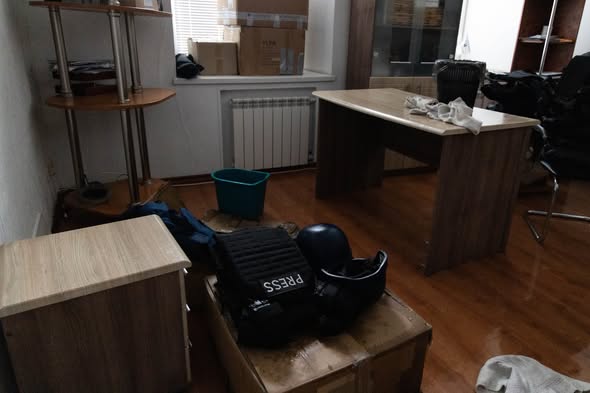 Офіс ІМІ затоплено: журналісти залишилися без робочого простору та спорядження 17 Офіс ІМІ затоплено: журналісти залишилися без робочого простору та спорядження