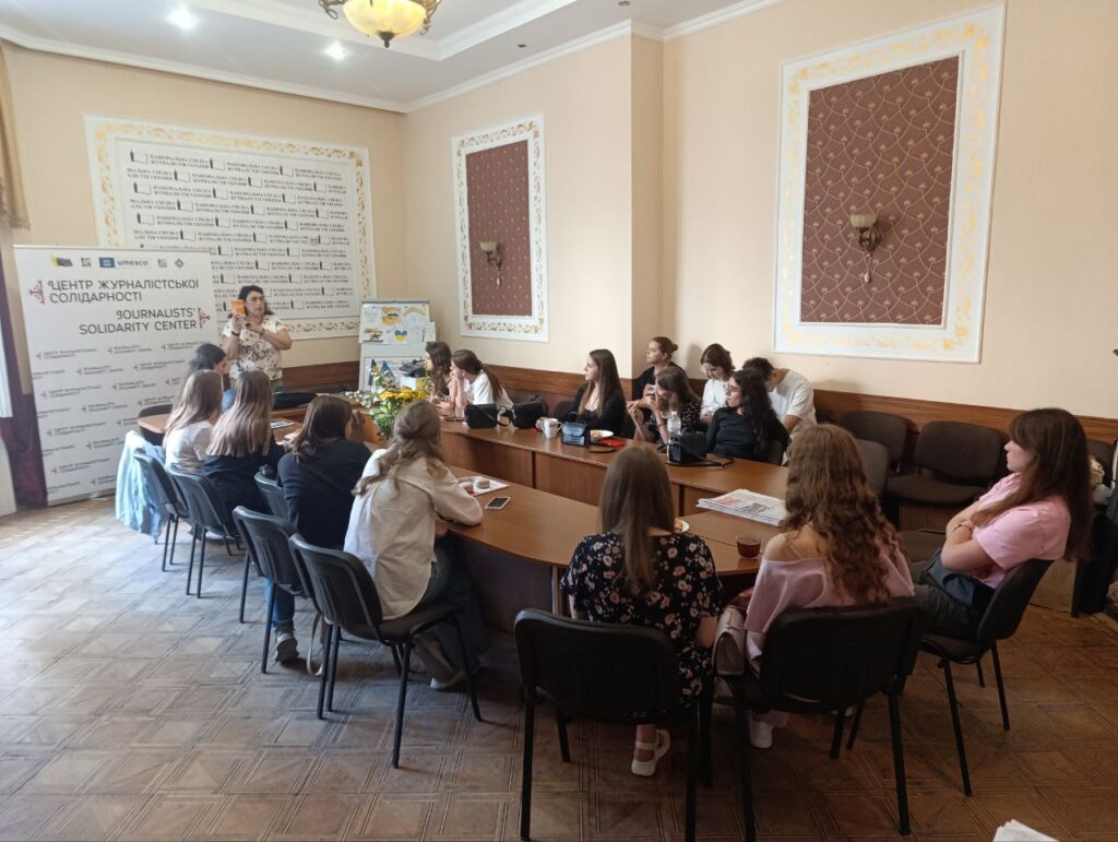 Від безпечного прихистку до інформаційного хабу: як працює об’єднаний Західноукраїнський центр журналістської солідарності 23 Від безпечного прихистку до інформаційного хабу: як працює об’єднаний Західноукраїнський центр журналістської солідарності 6