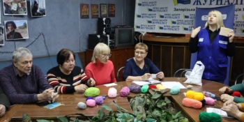 Персональні янголи оберігають журналістів: заняття з ари-терапії у Запоріжжі