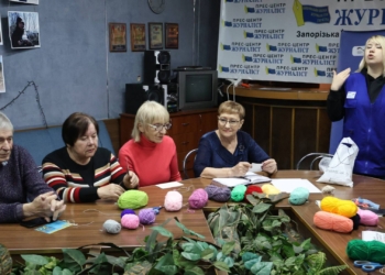Персональні янголи оберігають журналістів: заняття з арт-терапії у Запоріжжі 10 Персональні янголи оберігають журналістів: заняття з арт-терапії у Запоріжжі
