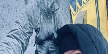 Чоловік, який здійснив наругу над пам’ятником загиблому журналісту Олександру Коцуконю в Черкасах, публічно вибачився