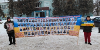 Повернути полонених та зниклих безвісти: чернігівчанка створила прапор з портретами земляків