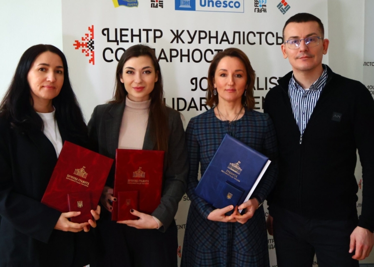 «На війні знімаємо найкращих людей»: три воєнні журналістки отримали парламентські нагороди
