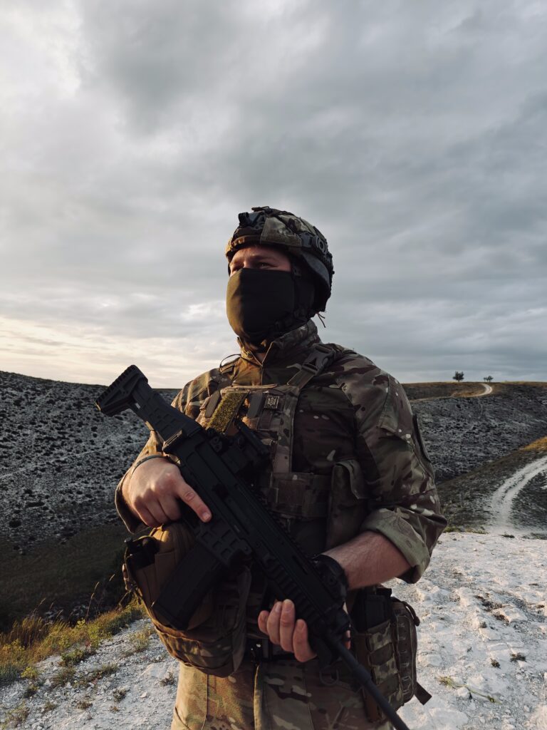 «Ми – очі цієї війни», – медійники в погонах про свою роботу напередодні Дня військового журналіста 9