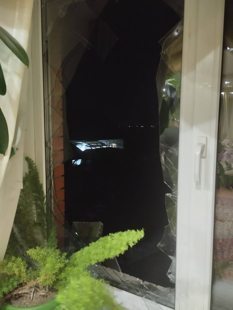 Дніпро знову під обстрілом: постраждало житло журналістки Вікторії Сидоренко 20 Дніпро знову під обстрілом: постраждало житло журналістки Вікторії Сидоренко 3