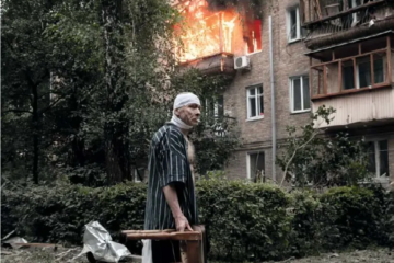 Історія війни часто вимірюється голосами людей, які залишилися жити поруч із нею