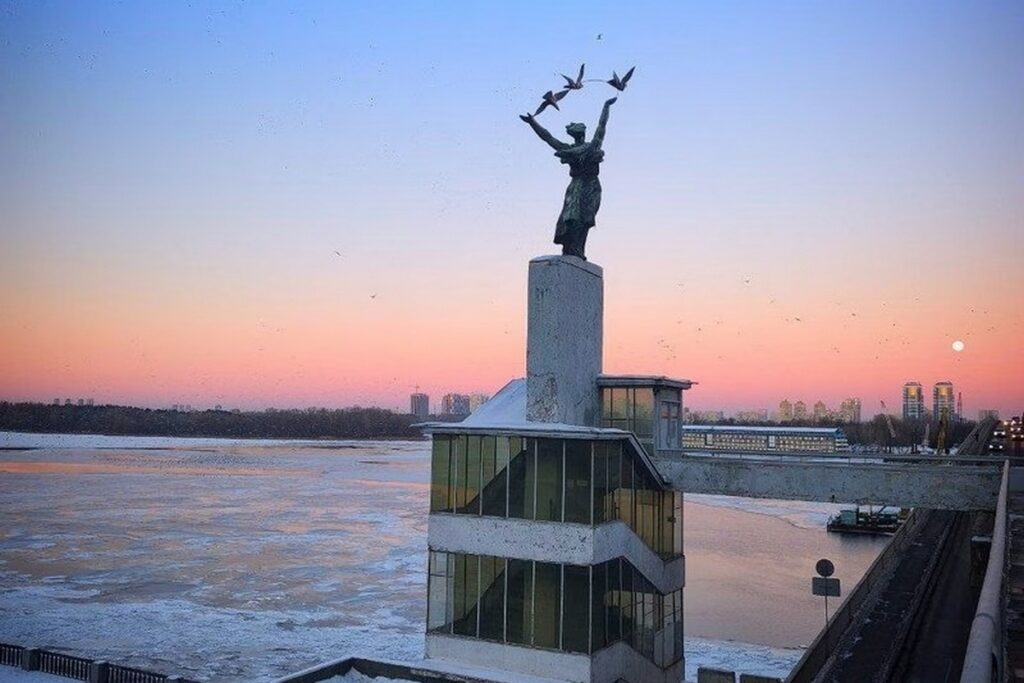 «Морози, ракети і блекаути»: Білоруська асоціація журналістів – про те, як українські журналісти працюють цієї зими